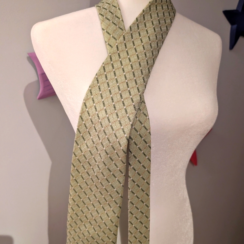 Beautiful Burberry Tie. EUC.